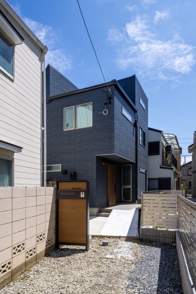 【施工事例|練馬区 注文住宅】趣味の自転車をとことん楽しめる、大きな土間のある家 | 神奈川県・東京都の注文住宅|ビルドアート