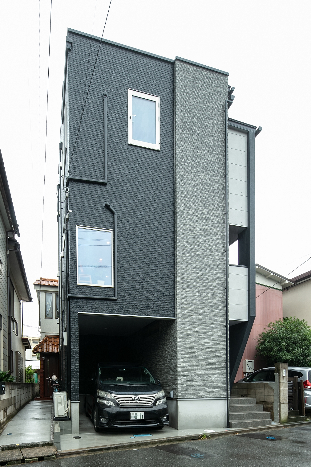 ビルトインガレージも３つの子ども部屋も屋上も 16坪の狭小地に建つ家 神奈川 横浜 相模原エリアの注文住宅ならビルドアート