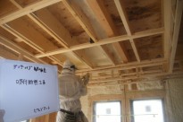 ウレタン吹き付け断熱施工中１