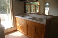 木製のシステムキッチン